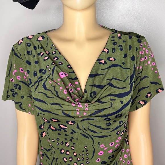 Jaclyn Smith Collection Olive Pink Navy Patterned Women's Blouse - Picture 4 of 12